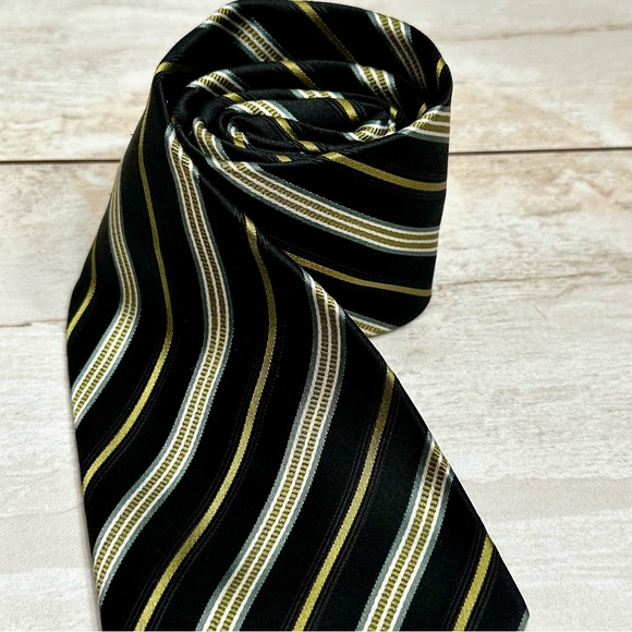 Geoffrey Beene Black Gold Striped 100% Silk New Orleans Saints Colors Power Tie - Picture 5 of 10